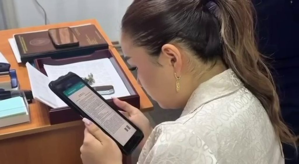 Қызылордада әлеуметтік желіде полицейлерді сынап жазған бойжеткен қамауға алынды