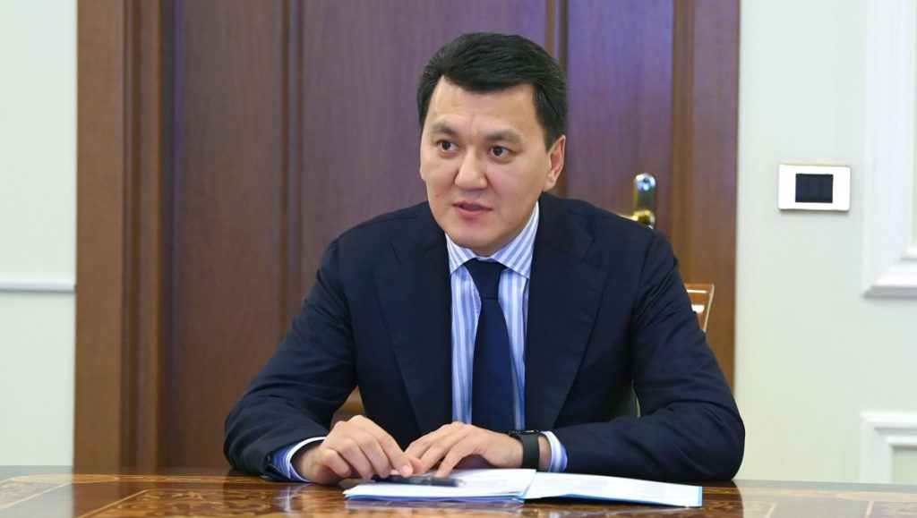 «Бір ұшы бізге де тиеді»: Ерлан Қарин «қыркүйек» сөзінің жазылуына қатысты дауға араласты (ВИДЕО)