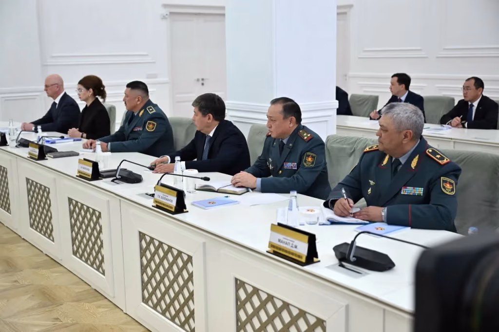 «Армияда кәсібилік жетіспейді»: президент әскери салада батыл шешімдер қабылданатынын айтты