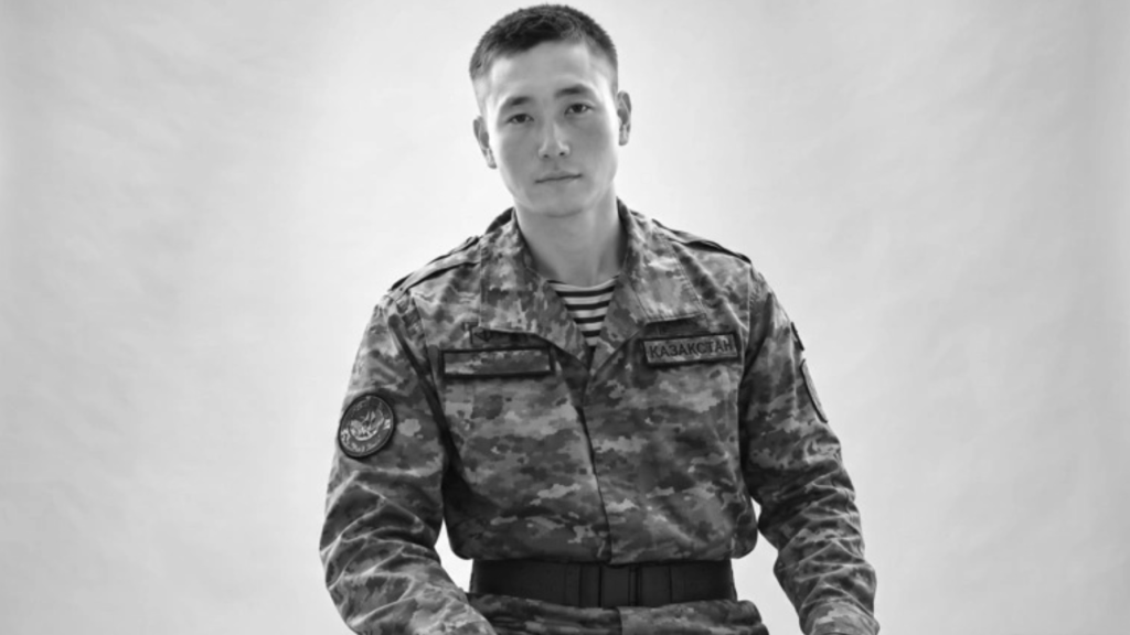 «Жүрегімізге ауыр тиді»: қаза тапқан сарбаздың ұстазы естелігімен бөлісті