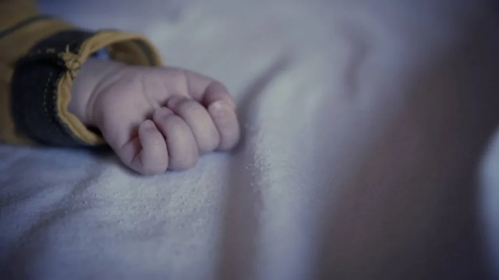 Тоғыз күн ғана өмір сүрген сәби анасының есірткіге тәуелділігі салдарынан көз жұмды