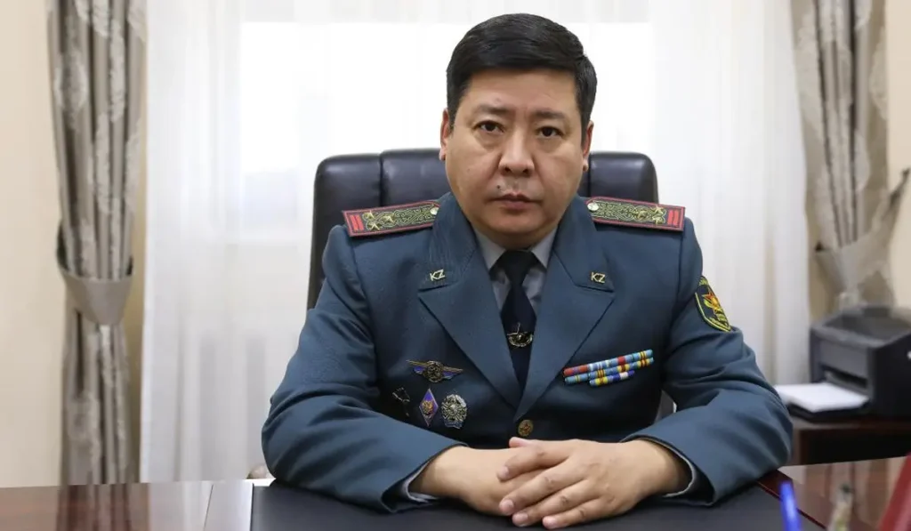 Әскердің әлегі: Тоқаев қорғаныс министрінің тағы бір орынбасарын жұмысынан қуды