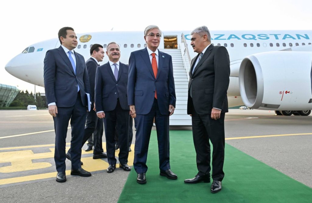 Тоқаев саммитке қатысу үшін Бакуге барды